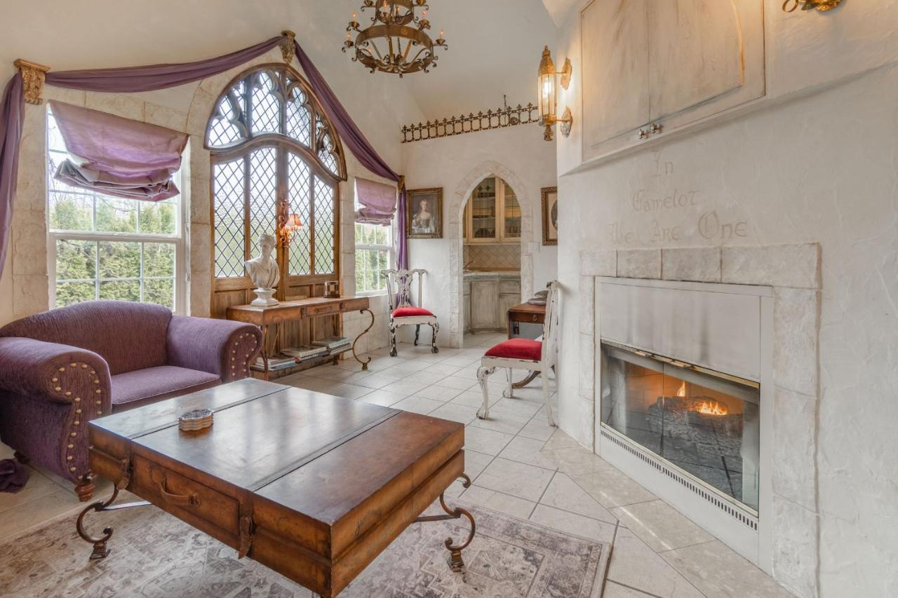 Villa The Castle à Chemainus Extérieur photo